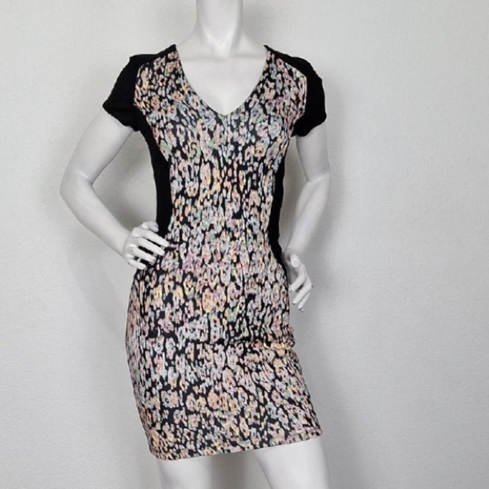 Bebe Black Multicolor Patterned V-Neck Scuba Nigh… - image 2